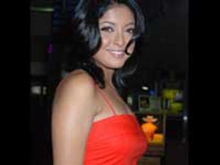 தமிழுக்கு வருகிறார் பாலிவுட் நாயகி தனுஸ்ரீ தத்தா.