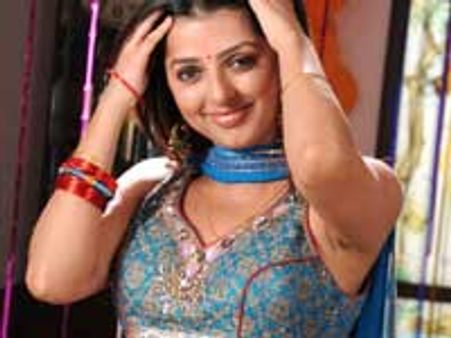 படம் எடுக்கும் பூமிகா