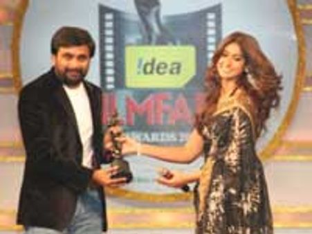 பிலிம்பேர் விருது: சூர்யா சிறந்த நடிகர் - சசிக்குமார் சிறந்த இயக்குநர்