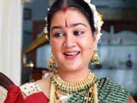 இயக்கத்தில் குதிக்கும் ஊர்வசி