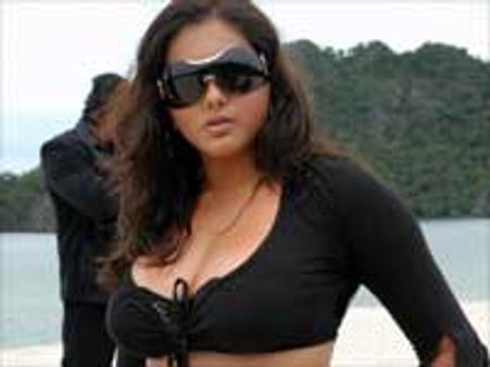 தெலுங்கு அழகிய தமிழ்மகனில் நமீதா!