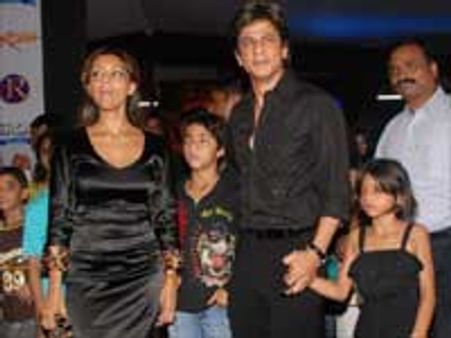 அமெரிக்காவிலிருந்து மும்பை திரும்பினார் ஷாருக் கான்