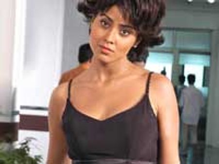 நான் சைஸ் ஜீரோ அழகியா? - மறுக்கும் ஸ்ரேயா