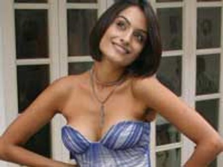 இன்று மிஸ் யுனிவர்ஸ் இறுதிப் போட்டி - மகுடம் வெல்வாரா ஏக்தா செளத்ரி?