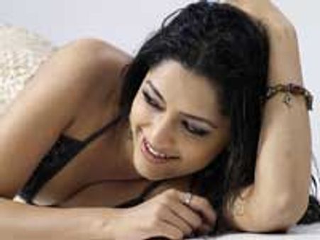 பாலிவுட்டுக்குப் பாய மம்தா ரெடி!