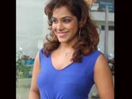 சந்தியாவுக்கு வேண்டாமாம் பிகினி!