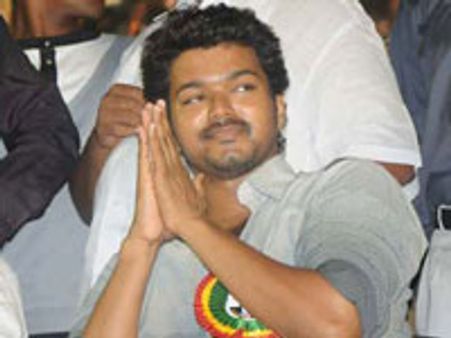 தொடர் தோல்வி-வேட்டைக்காரனை ஓட வைக்க விஜய் 'பாலிடிக்ஸ்'?