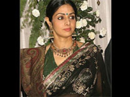 தனுஷ் மாமியாராக நடிக்க ஸ்ரீதேவிக்கு சம்பளம் ரூ. 1 கோடி?