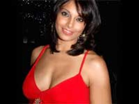 பிபாஷாவுக்காக ஜான் ஷாப்பிங்!