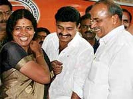 உலக நாயகன் - திரைப்படமாகும் ஒய்.எஸ்.ஆர். வரலாறு!