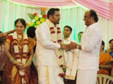 எந்தக் கஷ்டம் வந்தாலும் மனைவி மட்டுமே துணை நிற்பார்! - ரஜினி