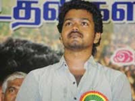 'வருவேன்...யோசிப்பேன்...தெரியல!' - தடுமாறும் விஜய்