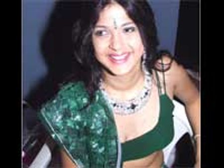 நிக்கோல் 'பேக்கப்'!