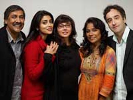 டோரன்டோவில் ஷ்ரியா!