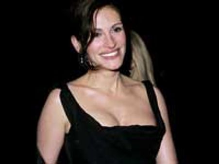 சிரபுஞ்சி போகும் ஜூலியா!