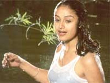 விதவையாக நடிக்கும் சோனியா!