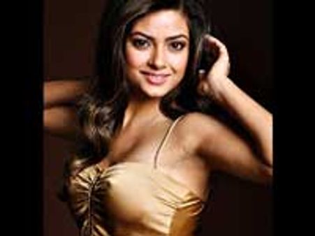 சினிமாவுக்கு நிலா குட்பை!