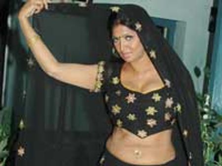 புவனேஸ்வரி புழல் சிறையில் அடைப்பு - மாட்டியது எப்படி?