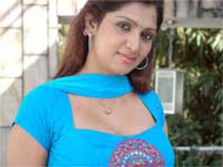 புவனேஸ்வரி விவகாரம்: மீடியாவை 'அடக்க' திரையுலகம் முதல்வருக்கு கோரிக்கை