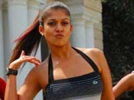 நயன்தாராவுக்கு வக்காலத்து வாங்குவதா? - மனித உரிமைக் கழகம் கண்டனம்