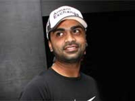 சிம்பு வீட்டு முன் கார் நிறுத்தியதால் தகராறு!