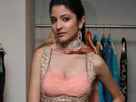 அசின் ஒரு குழந்தை-அனுஷ்கா சர்மா