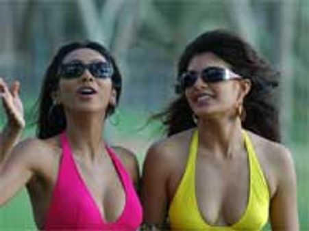 இந்திக்கு வந்த ஜாக்குலின்!