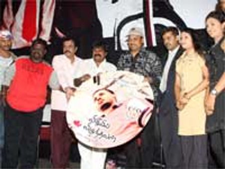 'இனி சினிமாவை ரோட்டில் போட்டுதான் விற்கணும்!' - சேகரன்