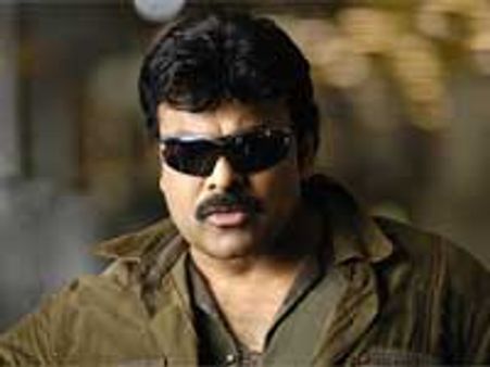 பட்டாசு வேண்டாம்.. தொண்டர்களிடம் சிரஞ்சீவி