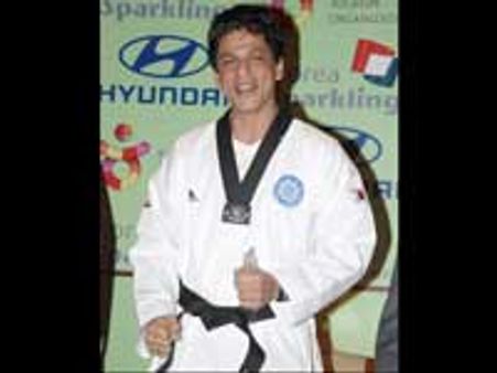 ஷாருக் கானுக்கு கருப்பு பெல்ட்!