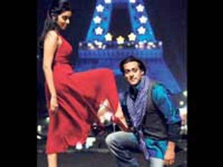 'எப்படித்தான் இந்தமாதிரி செய்தி பரவுதோ...' புலம்பும் அசின்!