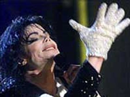 ஜாக்சன் அணிந்த கிளவுஸ் 66,000 டாலருக்கு ஏலம்