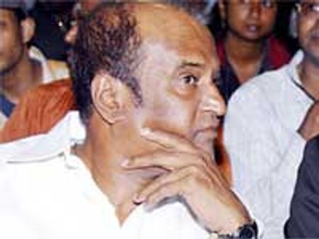 ஆந்திர வெள்ள நிவாரண நிதி: கலை விழாவில் ரஜினி