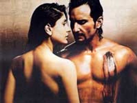 'டாப்லெஸ்' கரீனா - கலக்கும் குர்பான்!