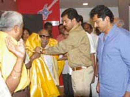 பழஸிராஜா பார்த்த கருணாநிதி!