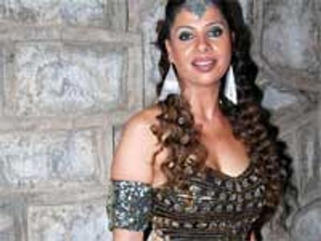 பிக் பாஸ் ஷோவுக்குத் தடையா?- எதிர்க்கும் முன்னாள் போட்டியாளர்கள்!