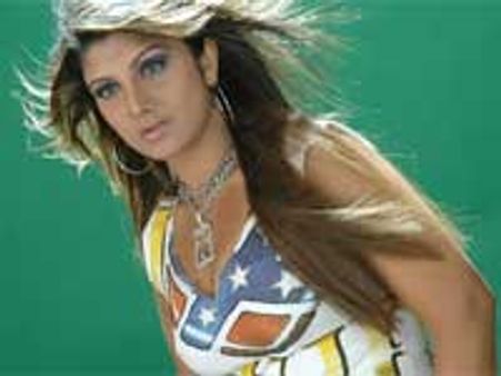 முதல்வரிடம் மன்னிப்பு கேட்ட ரம்பா!