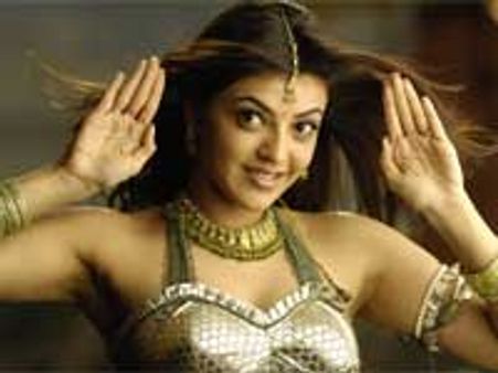 மீண்டும் கவர்ச்சி பக்கம் காஜல்