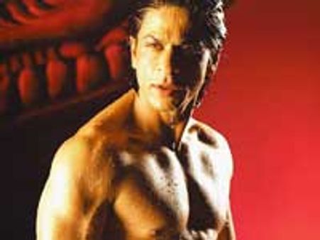 ஷாரூக்கானுக்கு நிலவில் நிலம் வாங்கிய ரசிகை!