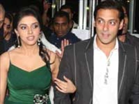 அசினுக்கு வெறும் கனவான லண்டன் ட்ரீம்ஸ்!