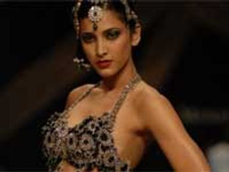 ரவிக்கு ஜோடியானார் ஸ்ருதி!