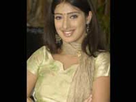 உடற் பயிற்சியாளருடன் காதல்? லட்சுமிராய் மறுப்பு!