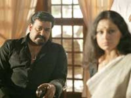 சம்பளத்தைக் குறைத்துக் கொள்ள மலையாள நடிகர், நடிகைகள் சம்மதம்