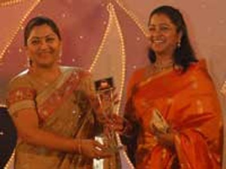 விவெல் சின்னத்திரை விருது 2008- சிறந்த நடிகை ராதிகா