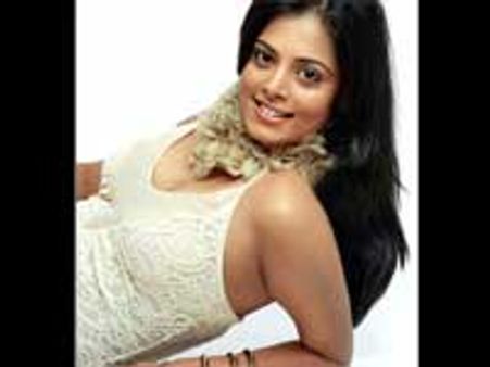 மயங்கி விழுந்த சிந்து மேனன்!