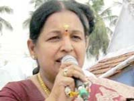 அதிமுக நடிகை சி.ஆர்.சரஸ்வதிக்கு ஆபாச மிரட்டல் -போலீஸில் புகார்