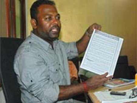 கேள்வி கேட்ட இயக்குநர் அதிரடி நீக்கம்... இது டைரக்டர் சங்க கலாட்டா!