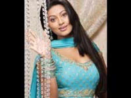 பிகினியில் ஸ்னேகா: ஜிவ்வென்று உயரும் சம்பளம்!