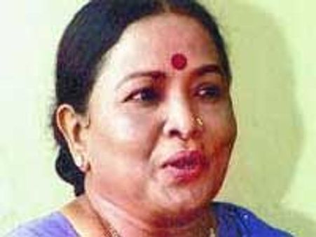 முழங்காலில் அறுவைச் சிகிச்சை - மருத்துவமனையில் மனோரமா