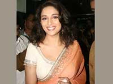 இந்திரா காந்தி வேடத்தில் மாதுரி தீட்சித்